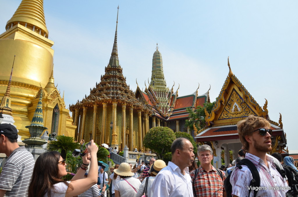 Milhares de turistas no Grand Palace, Bangkok, Tailândia