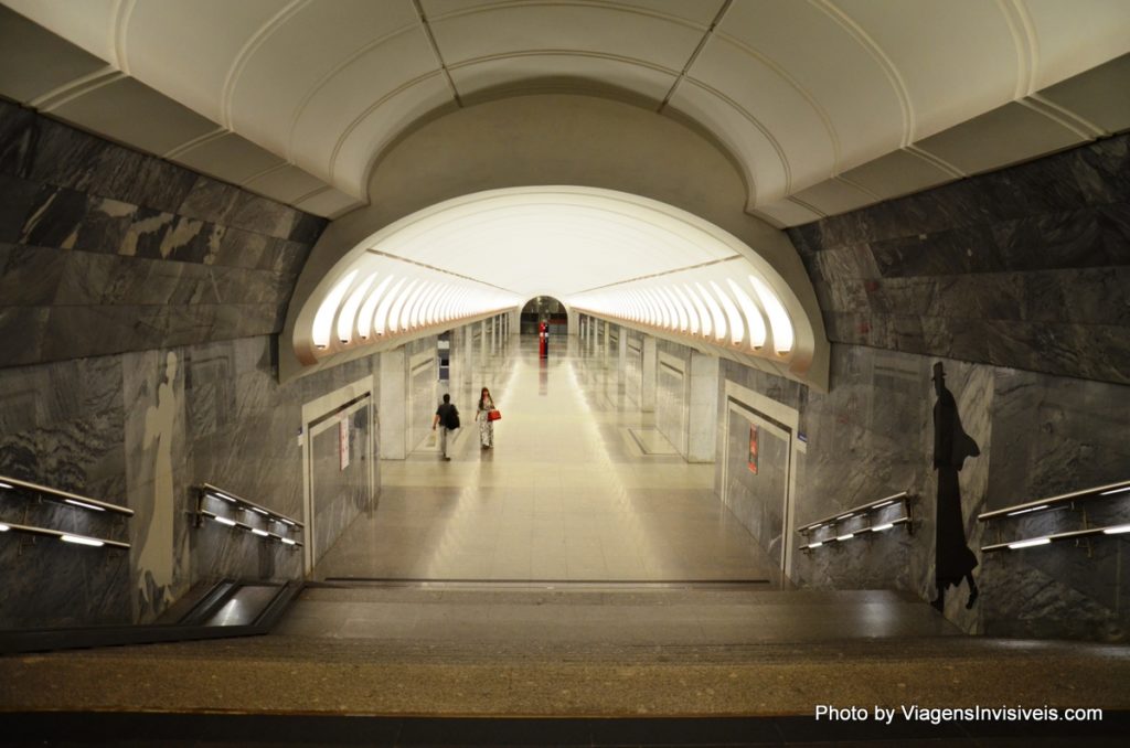 A novíssima estação de Metrô Dostoiévski, seguindo os padrões de excelência de Moscou, Rússia