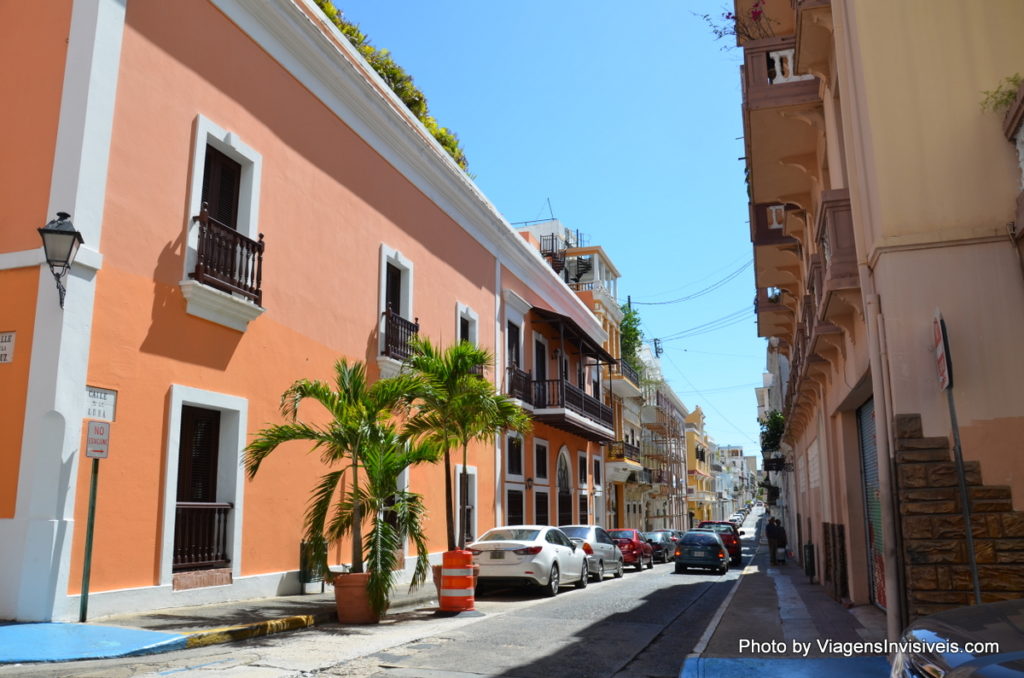 Ruas limpas e calmas de San Juan, Porto Rico