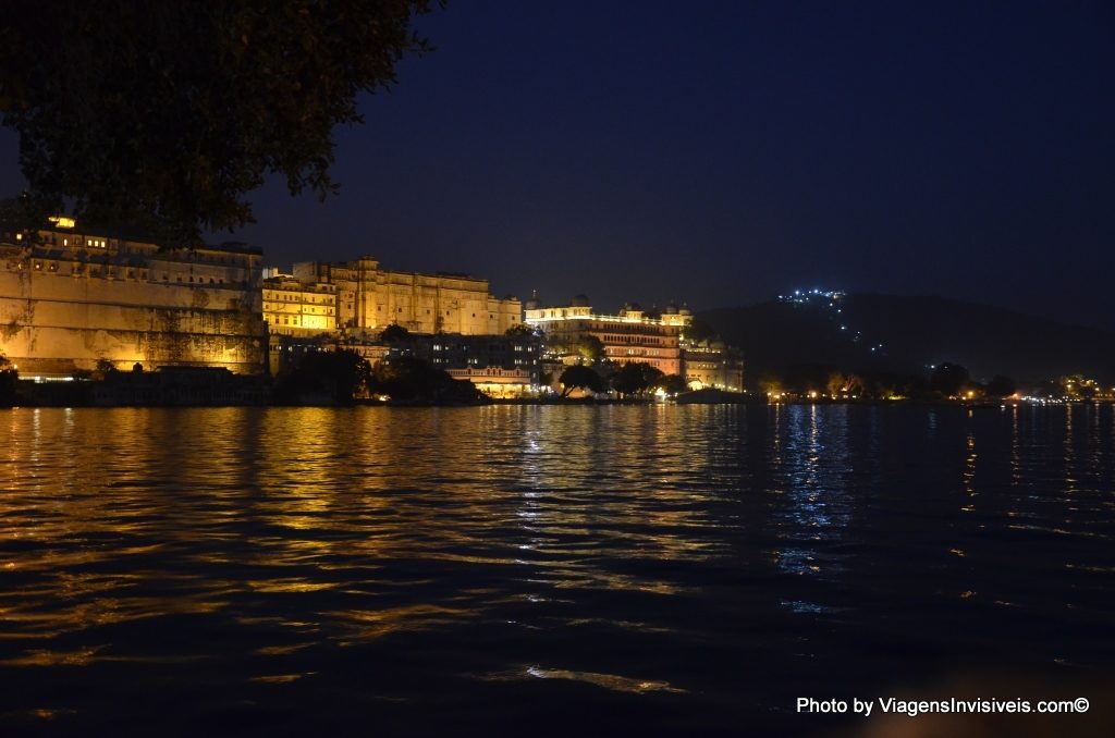 City Palace no anoitecer, Udaipur, Índia