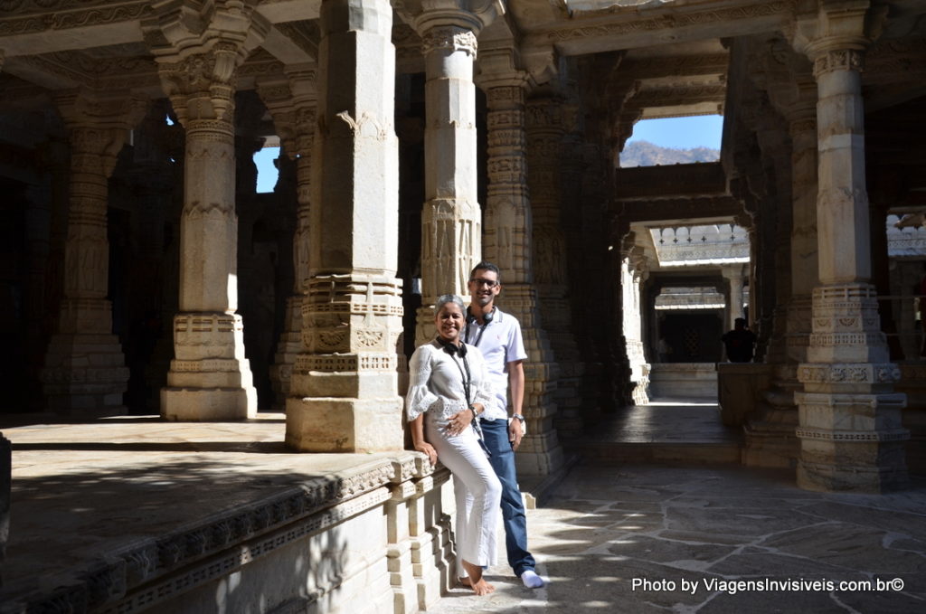 Nós no templo de Ranakpur, Índia