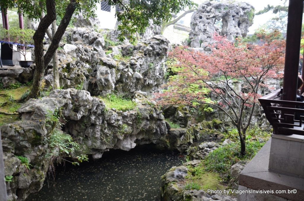 Pedras na Villa da montanha abraçada pela beleza, Suzhou, China