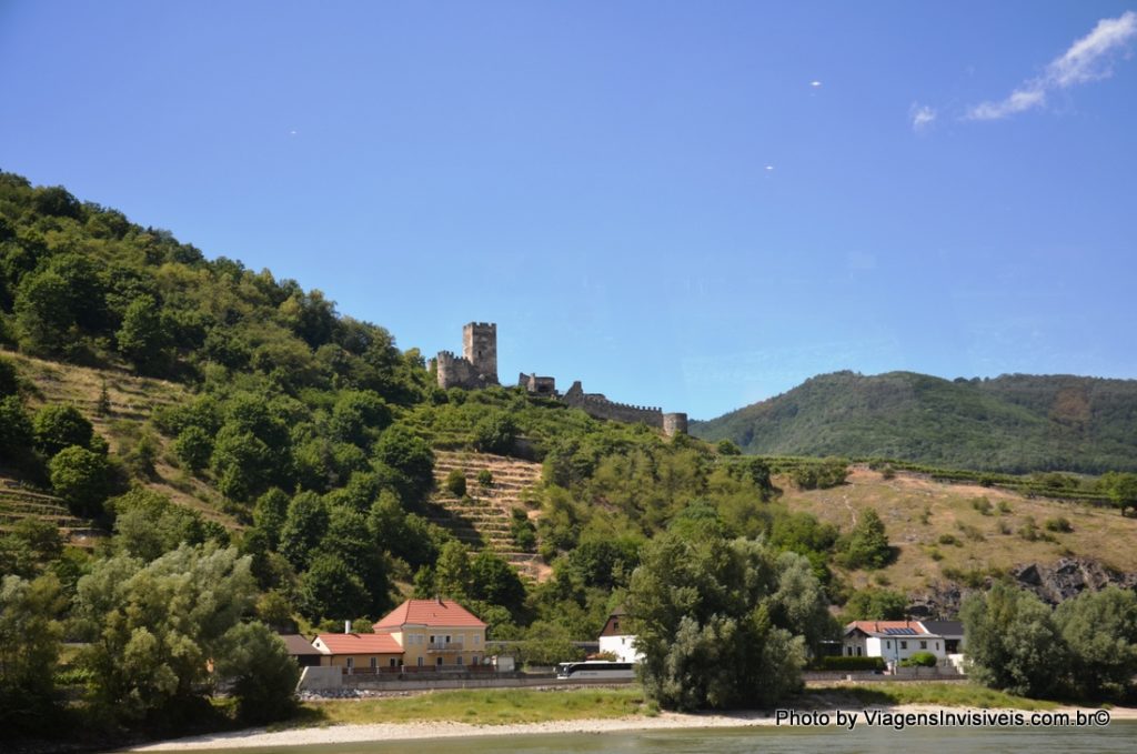 Castelo medieval no passeio pelo Danúbio, Melk, Áustria