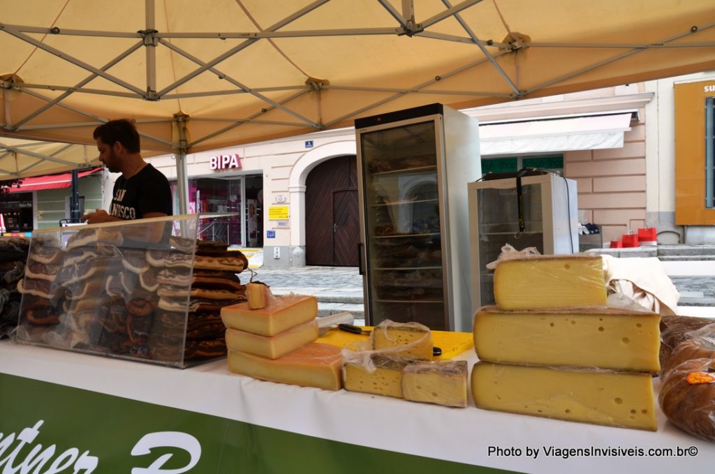 Feira livre no centro de Melk, Áustria