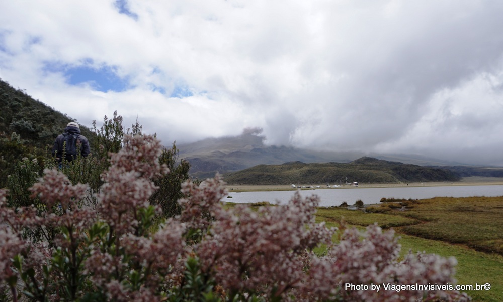 Vulcão Cotopaxi escondido entre as nuvens, Equador