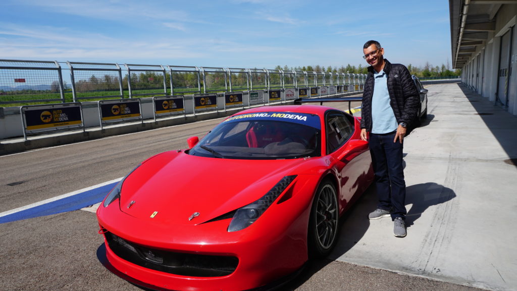 Presente de aniversário, não a Ferrari, só a voltinha