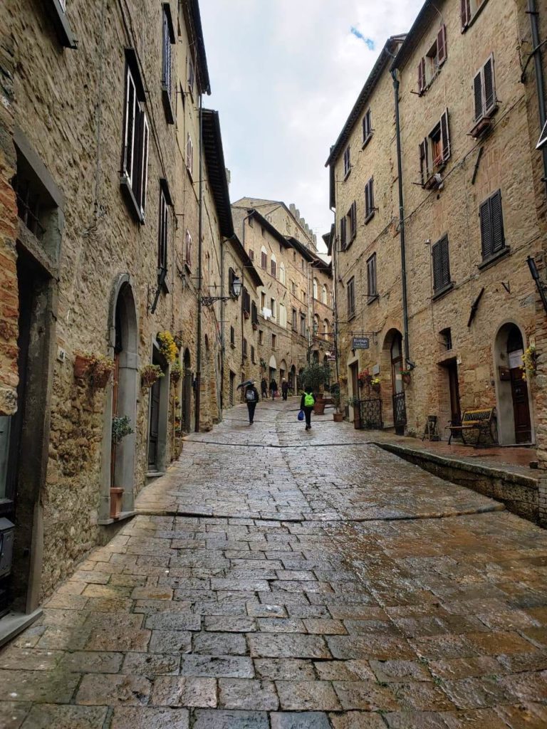 Ladeiras e Ladeiras em Volterra, cidades imperdíveis na Toscana