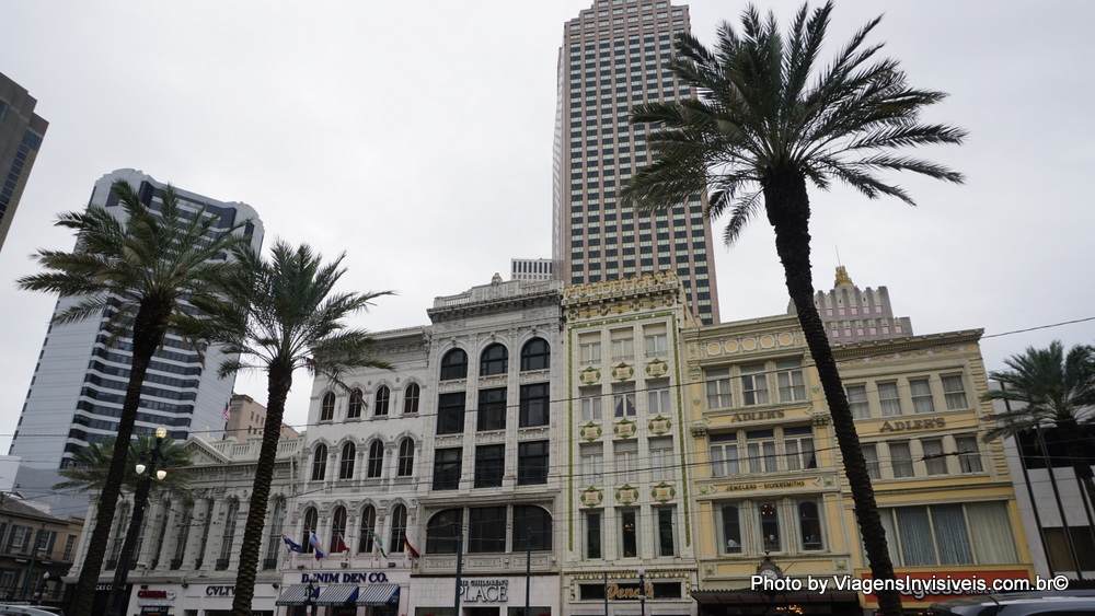 Prédios históricos e arranha-céus. Canal Street, Nova Orleans, EUA