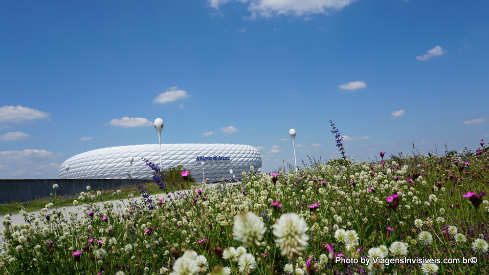 Alianz Arena fica ainda mais bonita no verão de Munique, Alemanha